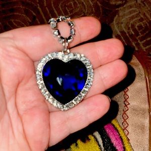 Whoever wants it, you can have it. It is my ex-boyfriend stuff.